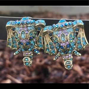 Heidi Daus 🆕 elephant omega earrings in black Heidi Daus travel bag